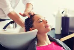 Profesjonelle hårbehandlinger. Hvilke hårbehandlinger er verdt å prøve?