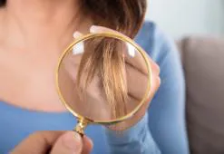 Hårets porøsitet og hvordan du finner porøsiteten til håret ditt. Hva betyr det at hår er porøst?